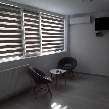 Camere De Inchiriat Central La Calciu Mahmudia Eksteriør bilde