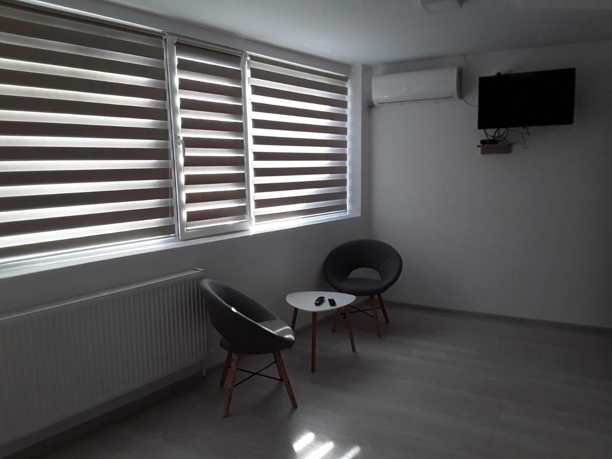 Camere De Inchiriat Central La Calciu Mahmudia Eksteriør bilde