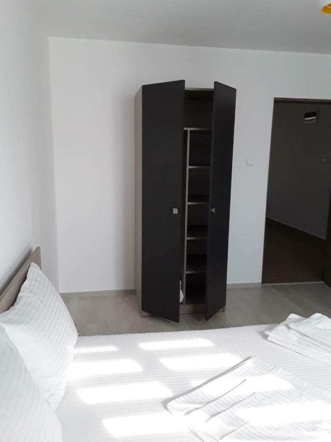 Camere De Inchiriat Central La Calciu Mahmudia Eksteriør bilde